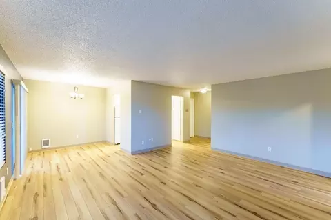 2015 NE 89th St, Seattle, WA 98115