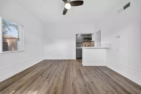 1600 W 5th St, Oxnard, CA 93030