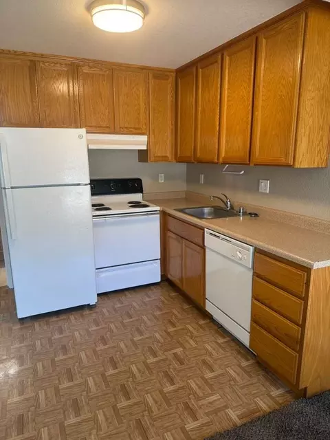 2080 W La Loma Dr, Rancho Cordova, CA 95670