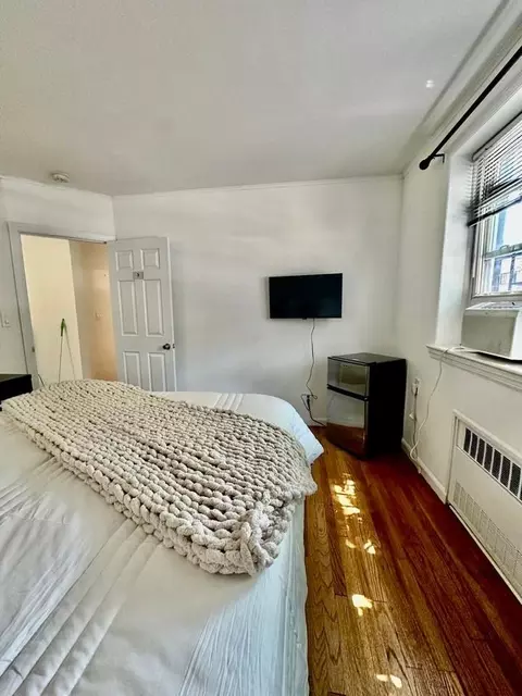 2423 Cambreleng Ave, New York, NY 10458
