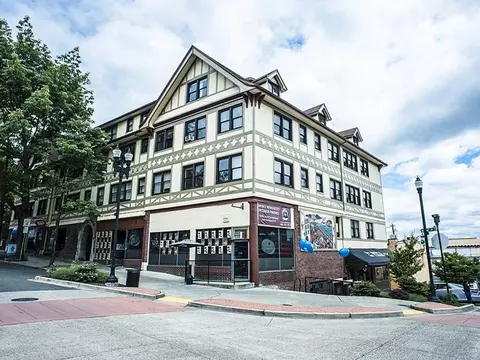 629 St Helens Ave, Tacoma, WA 98402