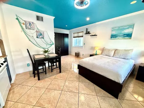 330 Grant St, Hollywood, FL 33019