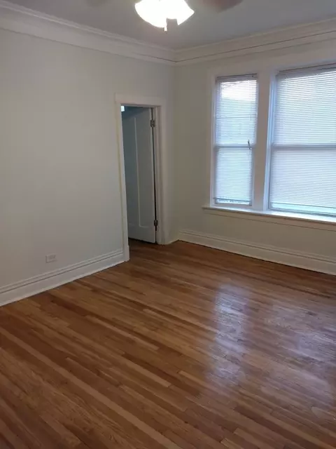 2017 E 72nd St, Chicago, IL 60649