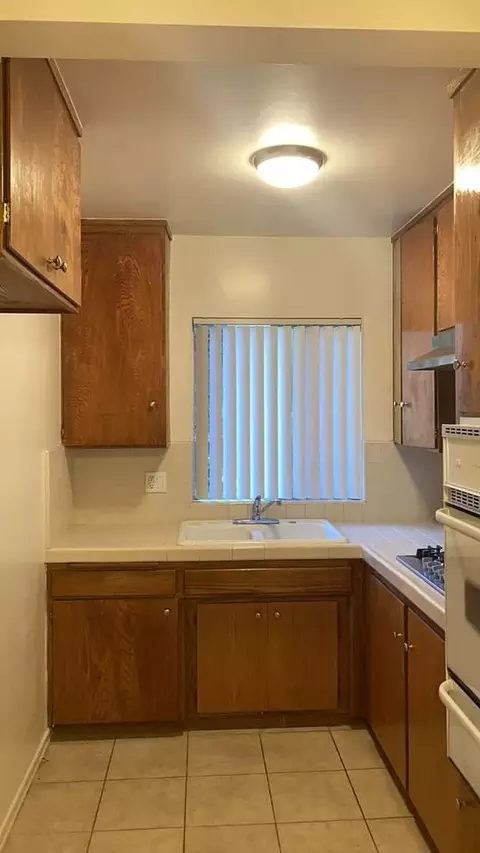 1015 E 214th St, Carson, CA 90745 photo 6