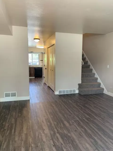 6140 S Vine Park Dr, Murray, UT 84121