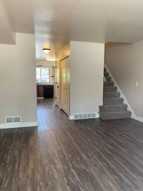 6140 S Vine Park Dr, Murray, UT 84121
