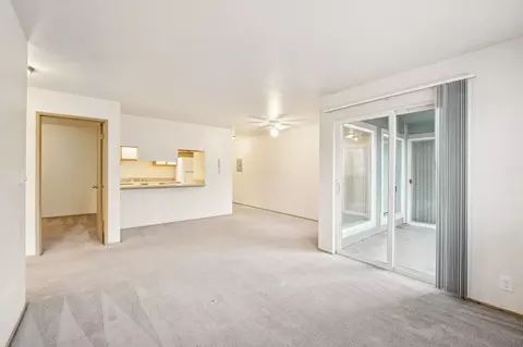 5219 Brooklyn Ave NE, Seattle, WA 98105