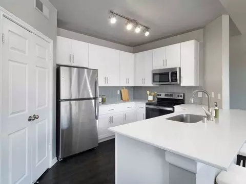 14700 Marsh Ln, Addison, TX 75001 photo 5
