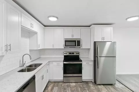 105 N Kendall Ave, Westwood, MI 49006