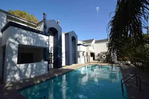 15007 Burbank Blvd, Los Angeles, CA 91411
