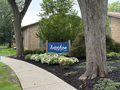 1533 Pine Valley Blvd, Ann Arbor, MI 48104 photo 2