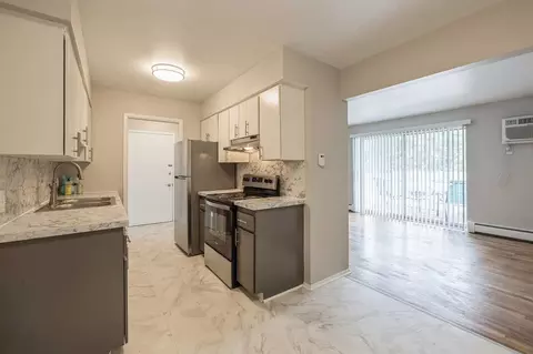 1533 Pine Valley Blvd, Ann Arbor, MI 48104 photo 4
