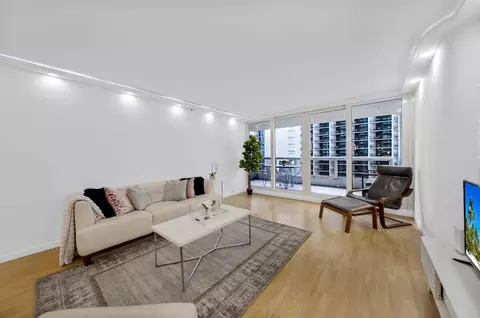 N Bayshore Dr, Miami, FL 33132