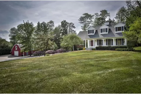 28 Newton Rd, Plaistow, NH 03865