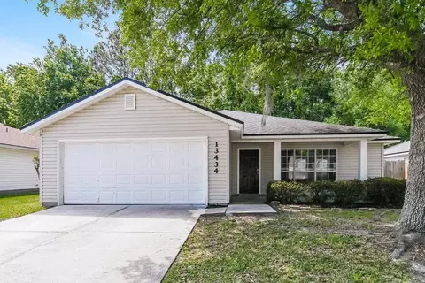 13434 Ashford Wood Ct E, Jacksonville, FL 32218