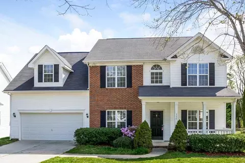 326 Mcginn Grove Dr, Charlotte, NC 28216