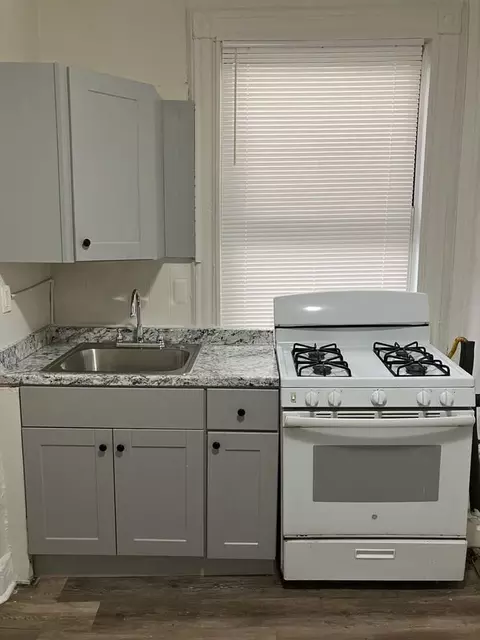 98 President St, Passaic, NJ 07055