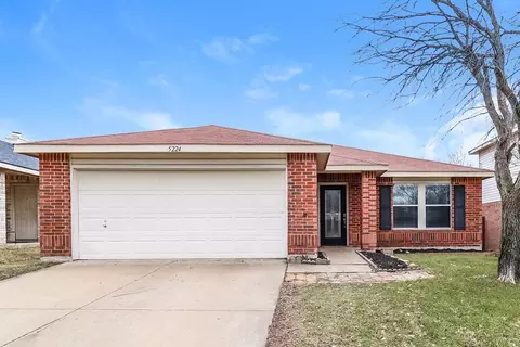 5224 Bedfordshire Dr, Fort Worth, TX 76135