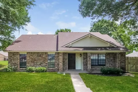 1037 Eagle Ct, Desoto, TX 75115