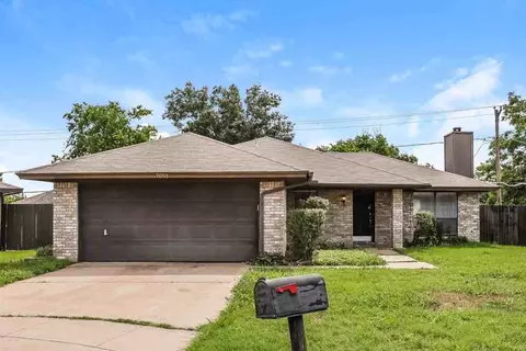 7051 S Meadow Dr E, Fort Worth, TX 76133