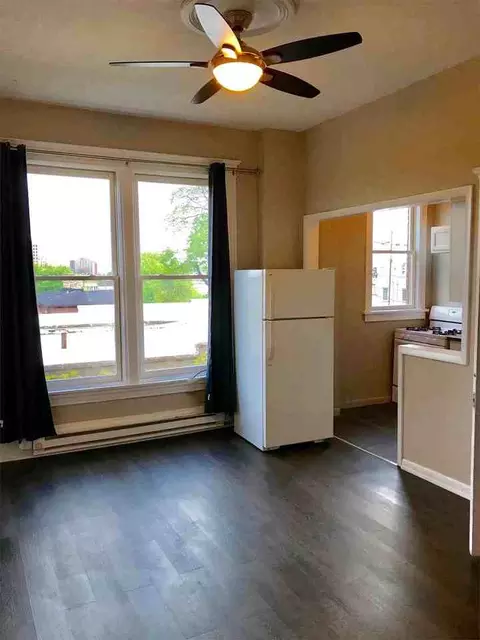 269 Douglas Ave #6, Elgin, IL 60120