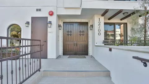 12700 Moorpark St #301, Los Angeles, CA 91604