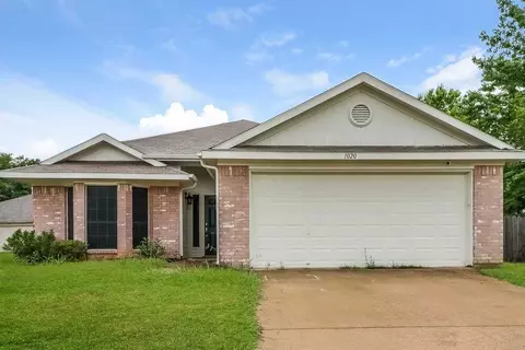 1020 Miles Ave, Burleson, TX 76028