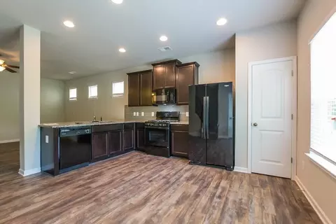 357 E Broad St, Newnan, GA 30263 photo 6