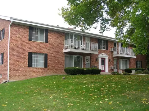 130 Heidel Rd, Thiensville, WI 53092