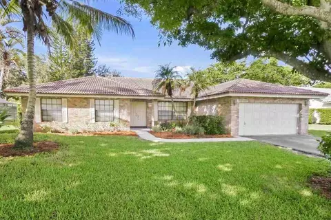8722 NW 49th Dr, Coral Springs, FL 33067