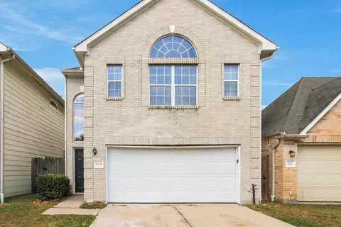 814 Forest Ivy Ln, Houston, TX 77067