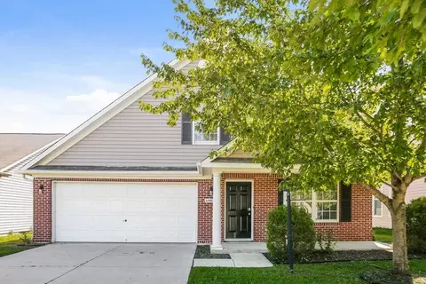 19516 Prairie Crossing Dr, Noblesville, IN 46062