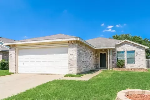 4208 Hunters Creek Dr, Fort Worth, TX 76123