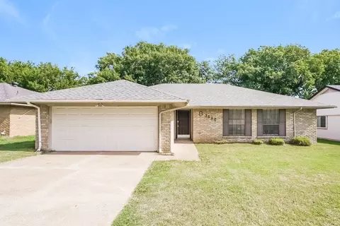 3400 Meadowmoor St, Fort Worth, TX 76133