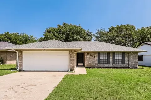 3400 Meadowmoor St, Fort Worth, TX 76133