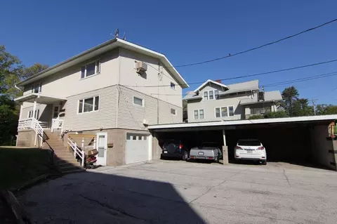 119 River St, Iowa City, IA 52246