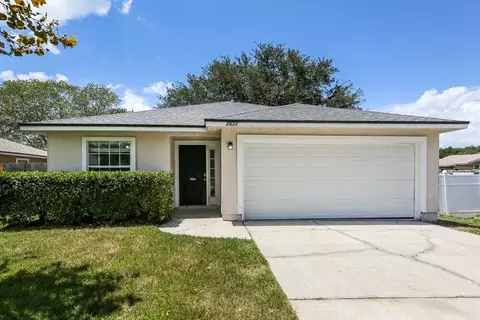 7533 International Village Dr, Jacksonville, FL 32277