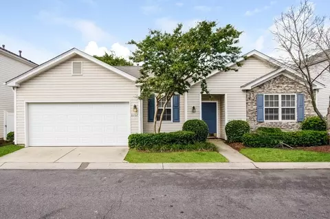 8707 Meadowmont View Dr, Charlotte, NC 28269