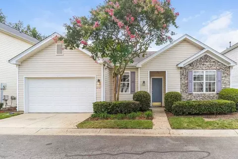 8707 Meadowmont View Dr, Charlotte, NC 28269