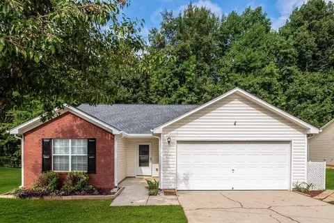 173 Waters Edge Dr, Locust Grove, GA 30248
