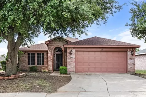 321 Taylor St, Saginaw, TX 76179