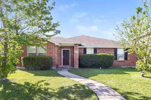 1014 Blackberry Trl, Lancaster, TX 75134