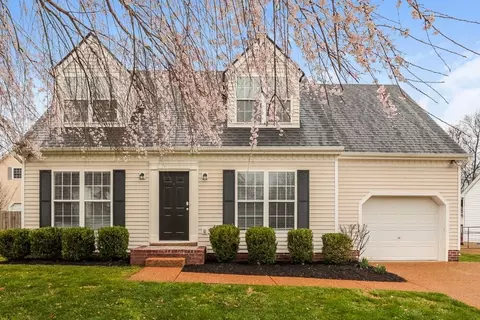 2853 Sutherland Dr, Thompsons Station, TN 37179