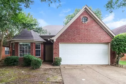 5892 Alexandria Ln, Southaven, MS 38671