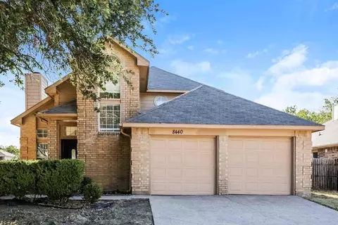 8440 Auburn Dr, Fort Worth, TX 76123