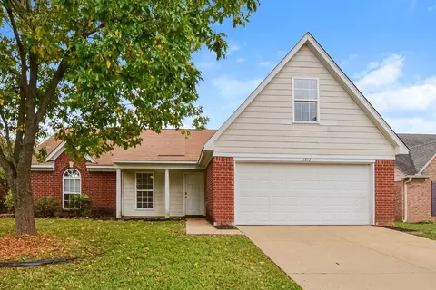 1813 Cherry Creek Dr, Southaven, MS 38671