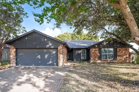 6419 Twin Spruce Ct, Arlington, TX 76018