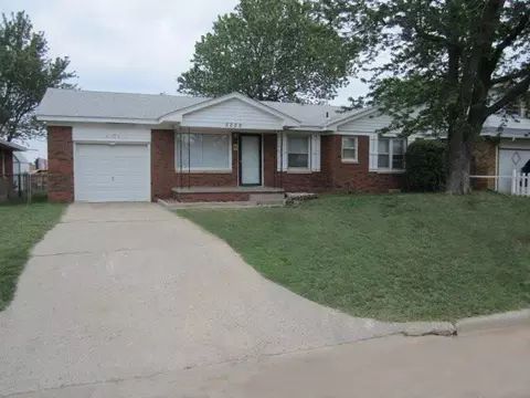 5229 NW 47th St, Warr Acres, OK 73122