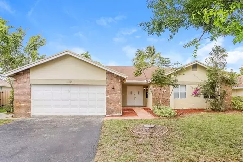 11235 NW 43rd Pl, Coral Springs, FL 33065