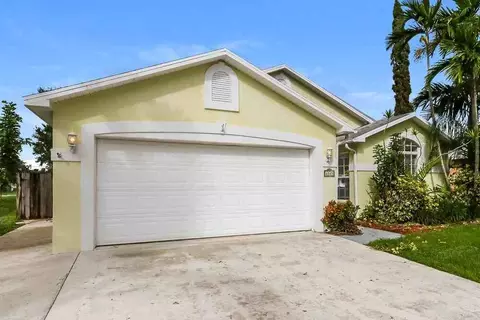 6285 Lauderdale St, Jupiter, FL 33458